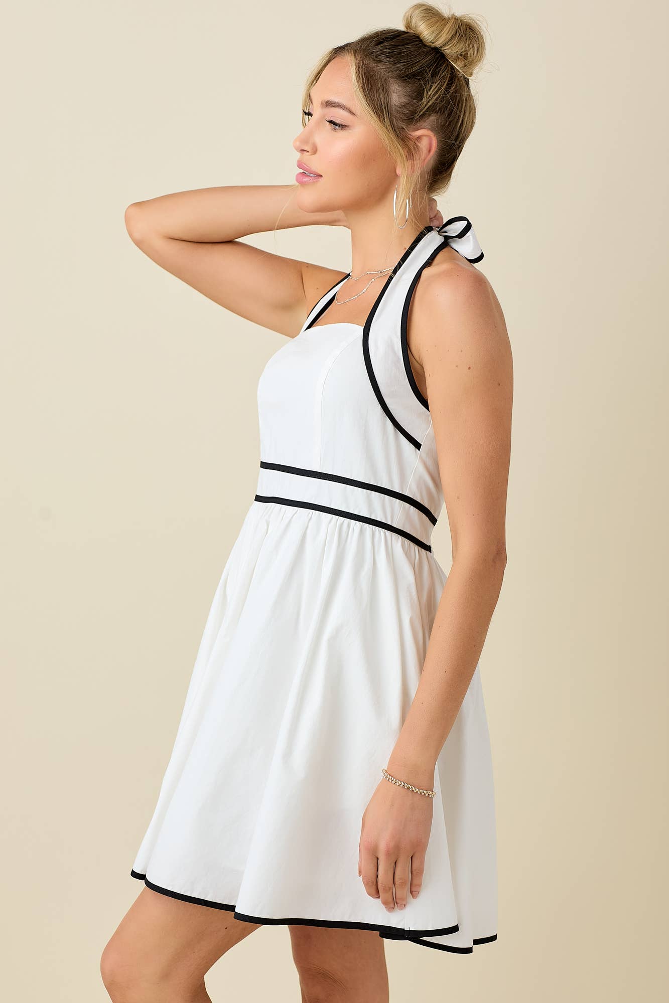 BABY PINK – wholesale Dress – Women's – Halter neck backless mini dress with contrast binding21