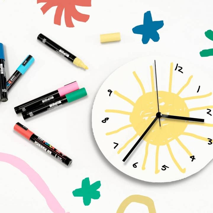 Sketch Clock®: Det farverige, kreative og uendeligt tilpasselige ur for engroshandel hos AIRE