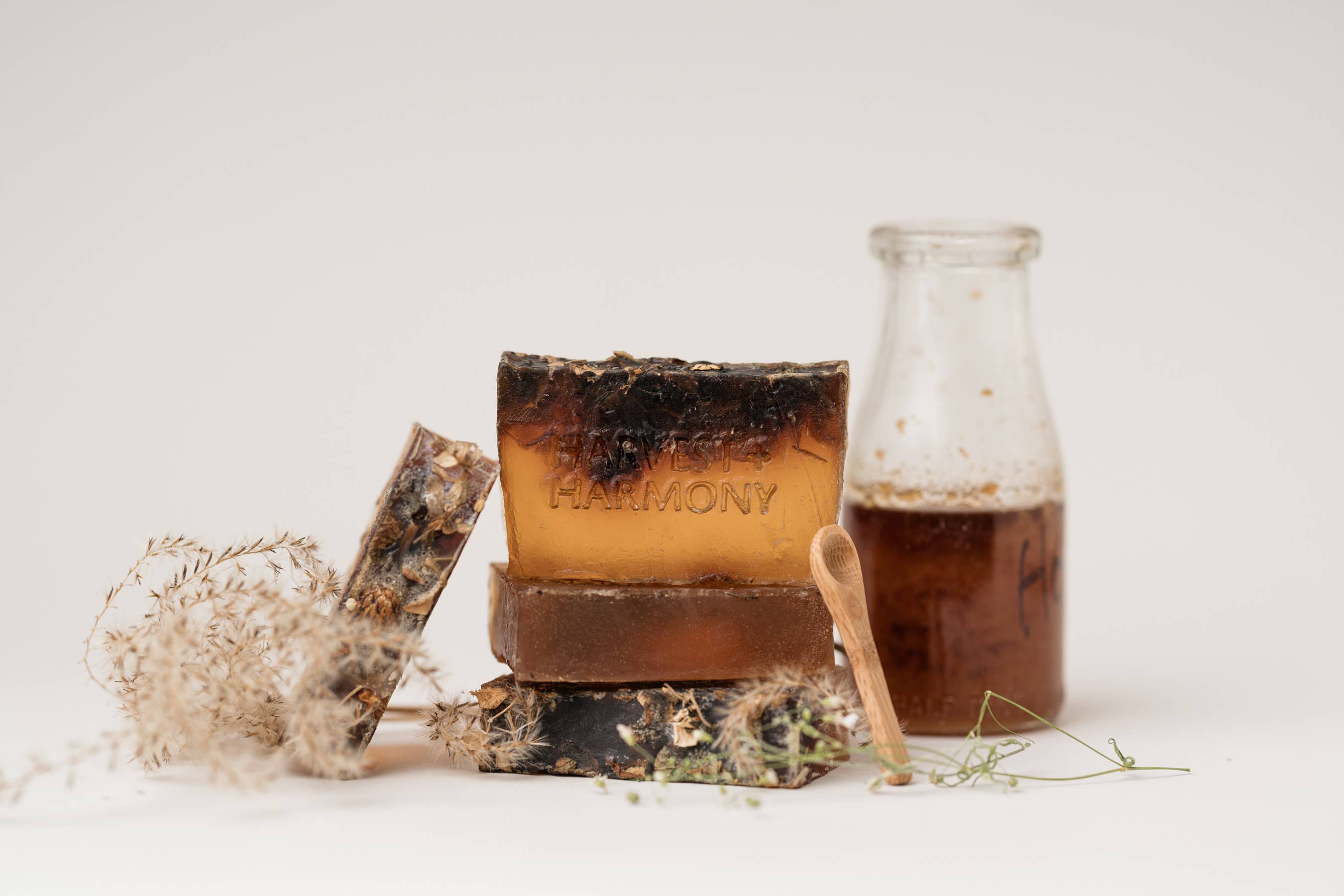 Harvest + Harmony - Wholesale Bar Soap - Harvest + Harmony Honey Soap7