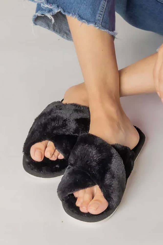 Hana - Wholesale Slippers - Women's - Solid Cross Faux Fur Slippers7
