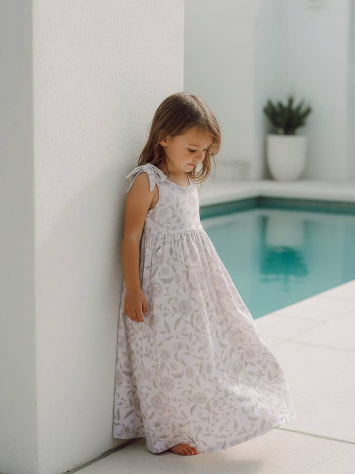 Liza Maxi (motif floral balayé par le vent) pour la vente par Indie Blue