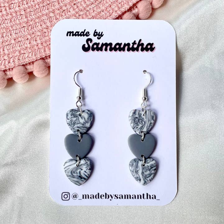 Dangly polymer lera grå och vit marmorerad hjärta örhängen för wholesale av Made By Samantha