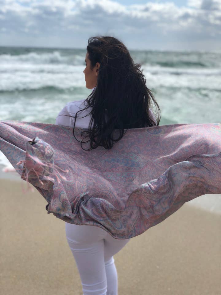 Pashmina Jamawar rose clair pour la vente par Rayz Intl