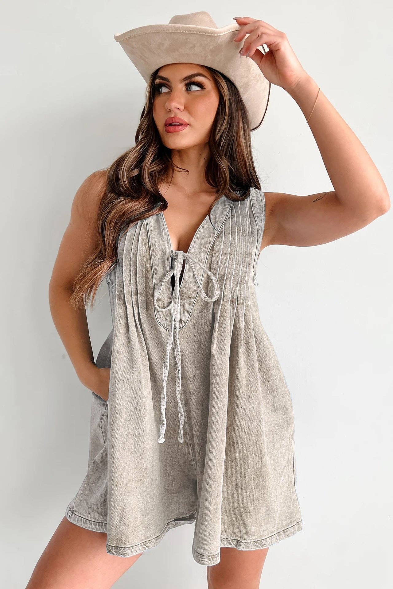 Sweetkama - Wholesale Romper - Women's - Ladies Tie Front V-Neck Sleeveless Denim Romper 902524