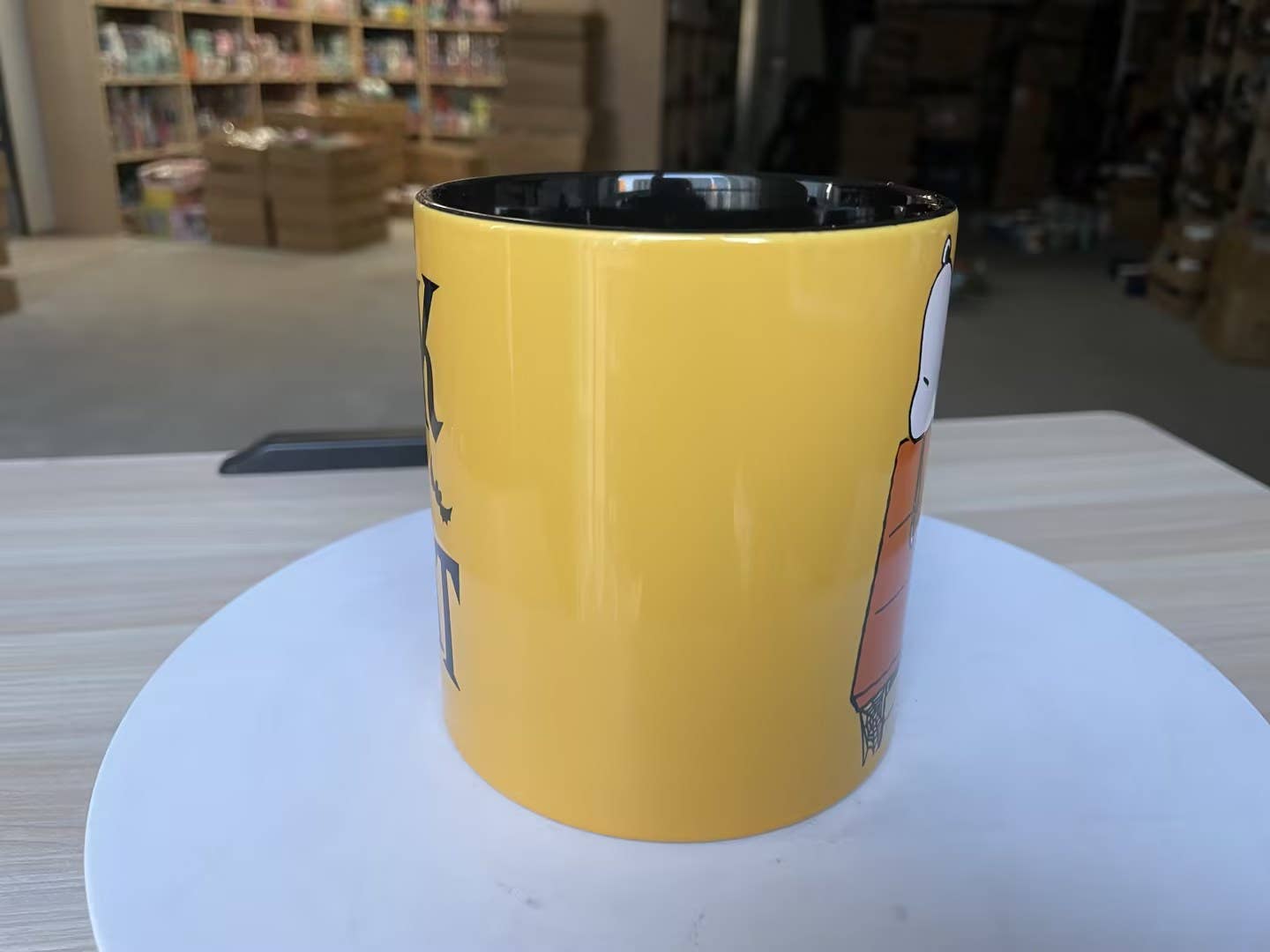 Silver Buffalo - Wholesale Coffee Mug - Peanuts Halloween Snoopy Trick Or Treat 20oz Ceramic Mug4