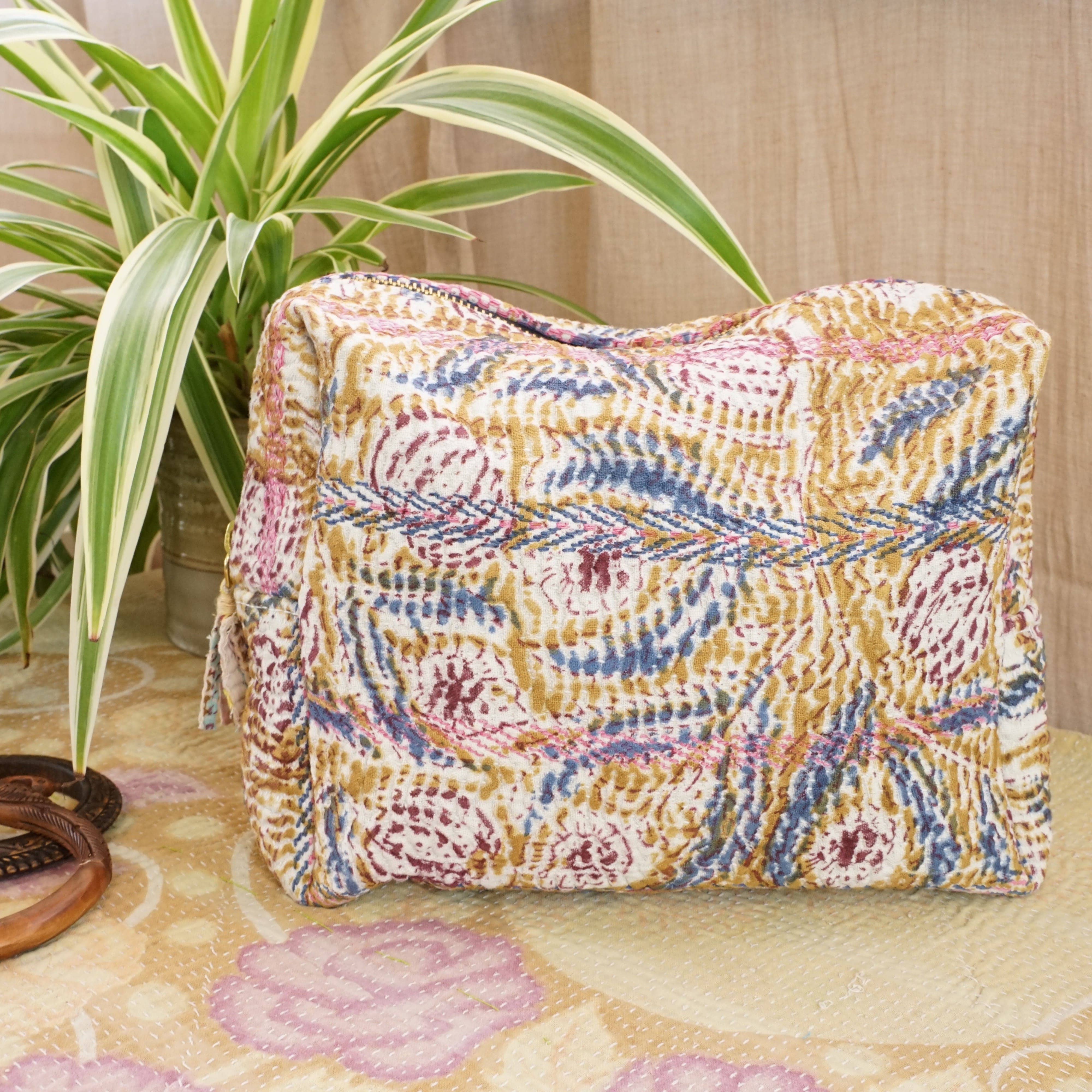 Maison Lilo - Wholesale Toiletry Bag - Women's - Amalfi toiletry bag blockprint kantha print1