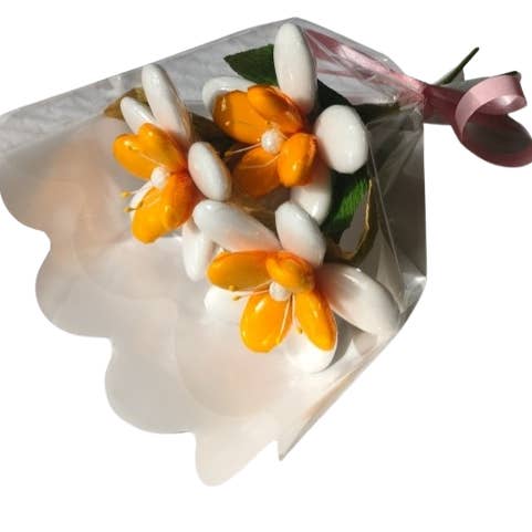 Mini bouquet 3 fiori Tiaré Tahiti con confetti al cioccolato per la vendita all'ingrosso da parte di Fleurs-Thés en chocolat