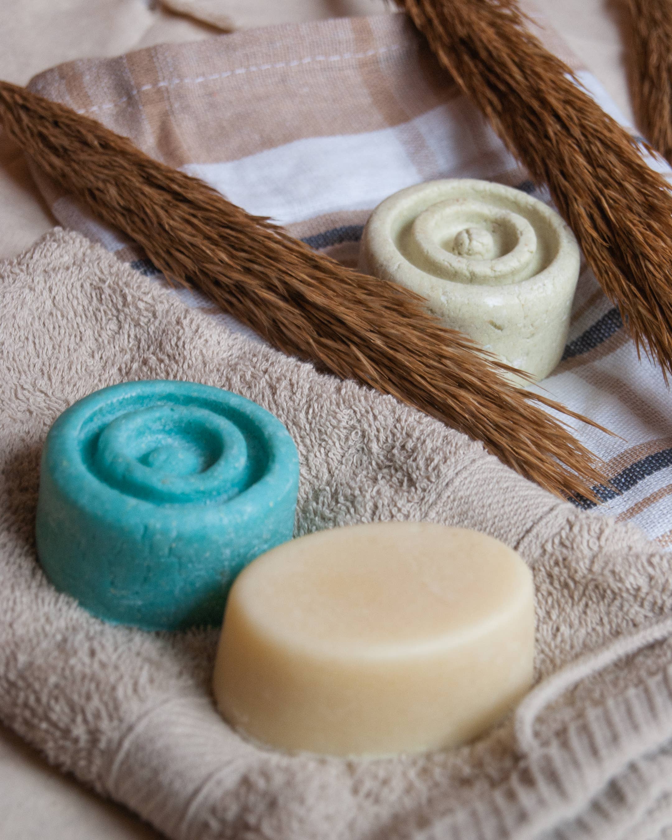 Mwgly – wholesale Shampoo puck/solid shampoo – Megly, Solid Shampoo, Dry Hair2