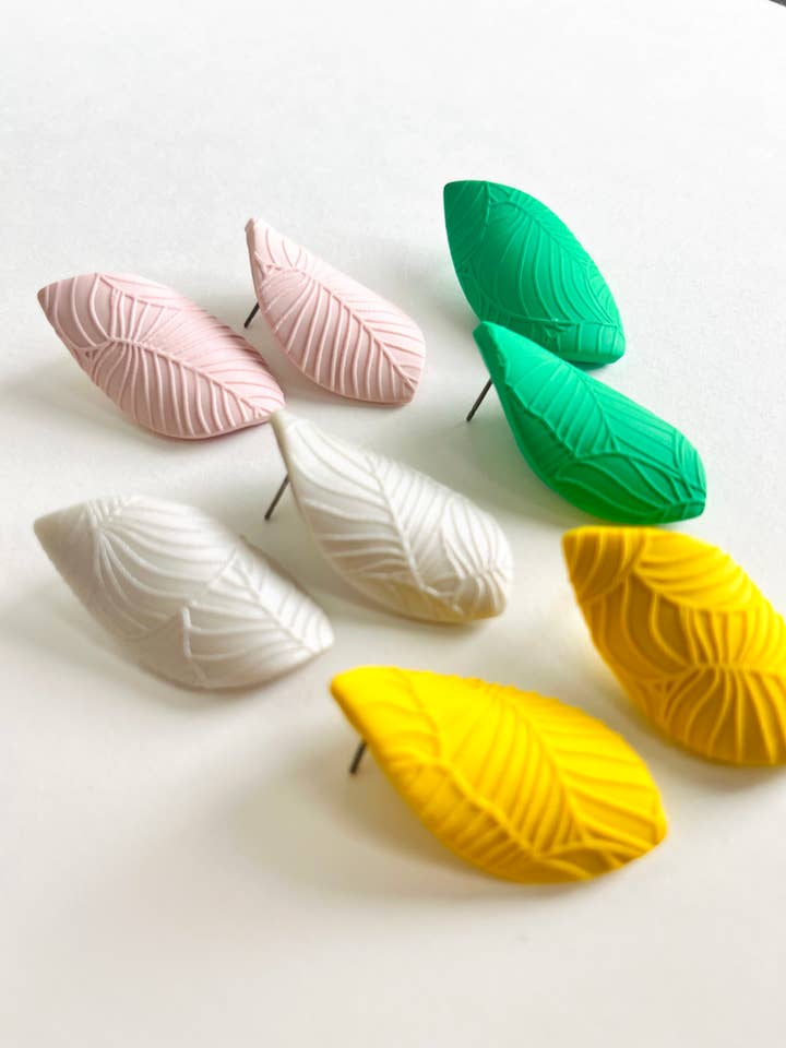 Pendientes Bali | Pendientes con forma de hoja curva para venta al por mayor de Wyeth Jane