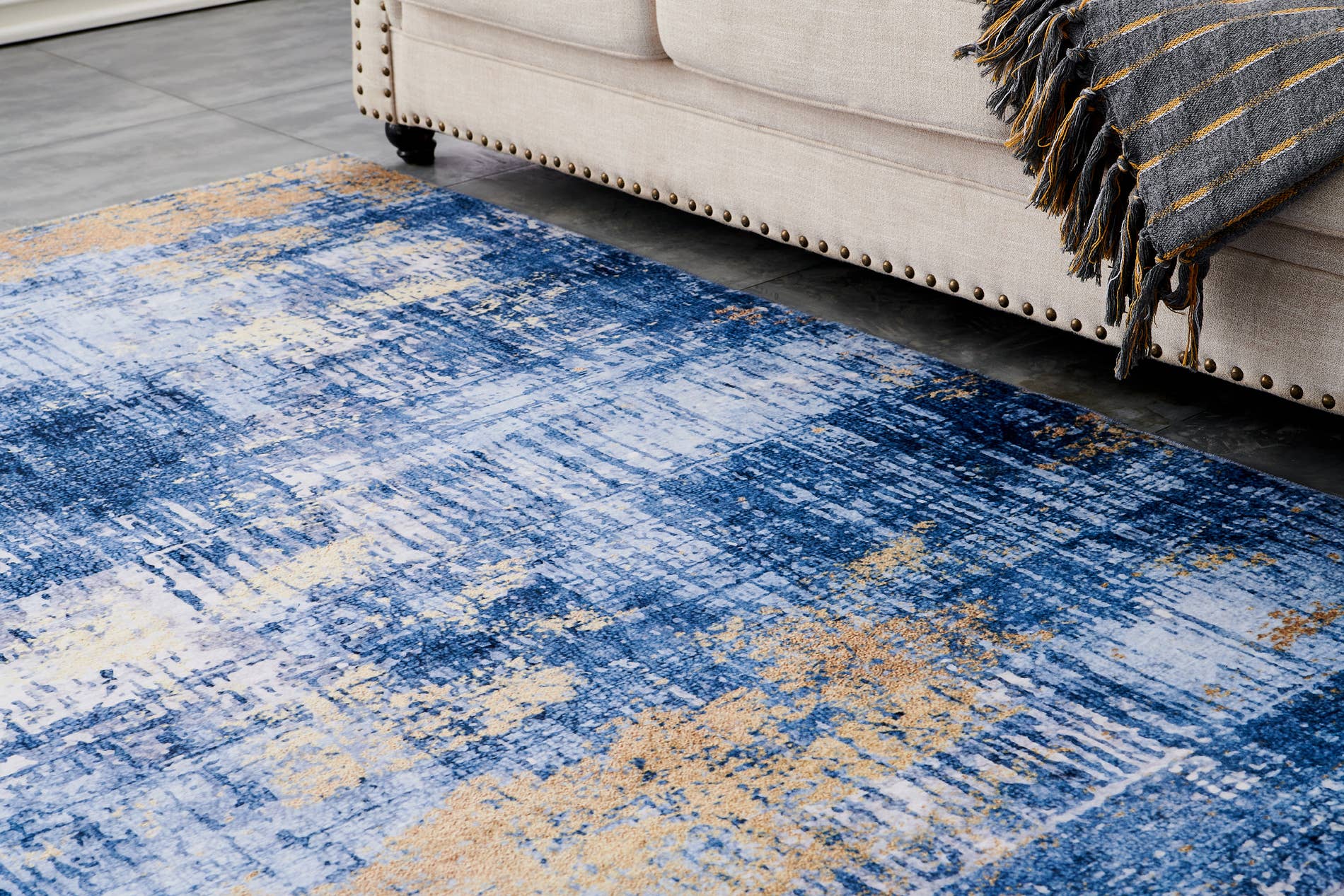 Amazing Rugs – Großhandel Teppichvorleger – Zara Abstract Design, maschinenwaschbarer Teppich in Blau und Gold5