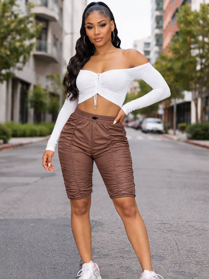 Pantalon 0270P - short de motard froncé avec tissu coupe-vent pour la vente par LABIJOU