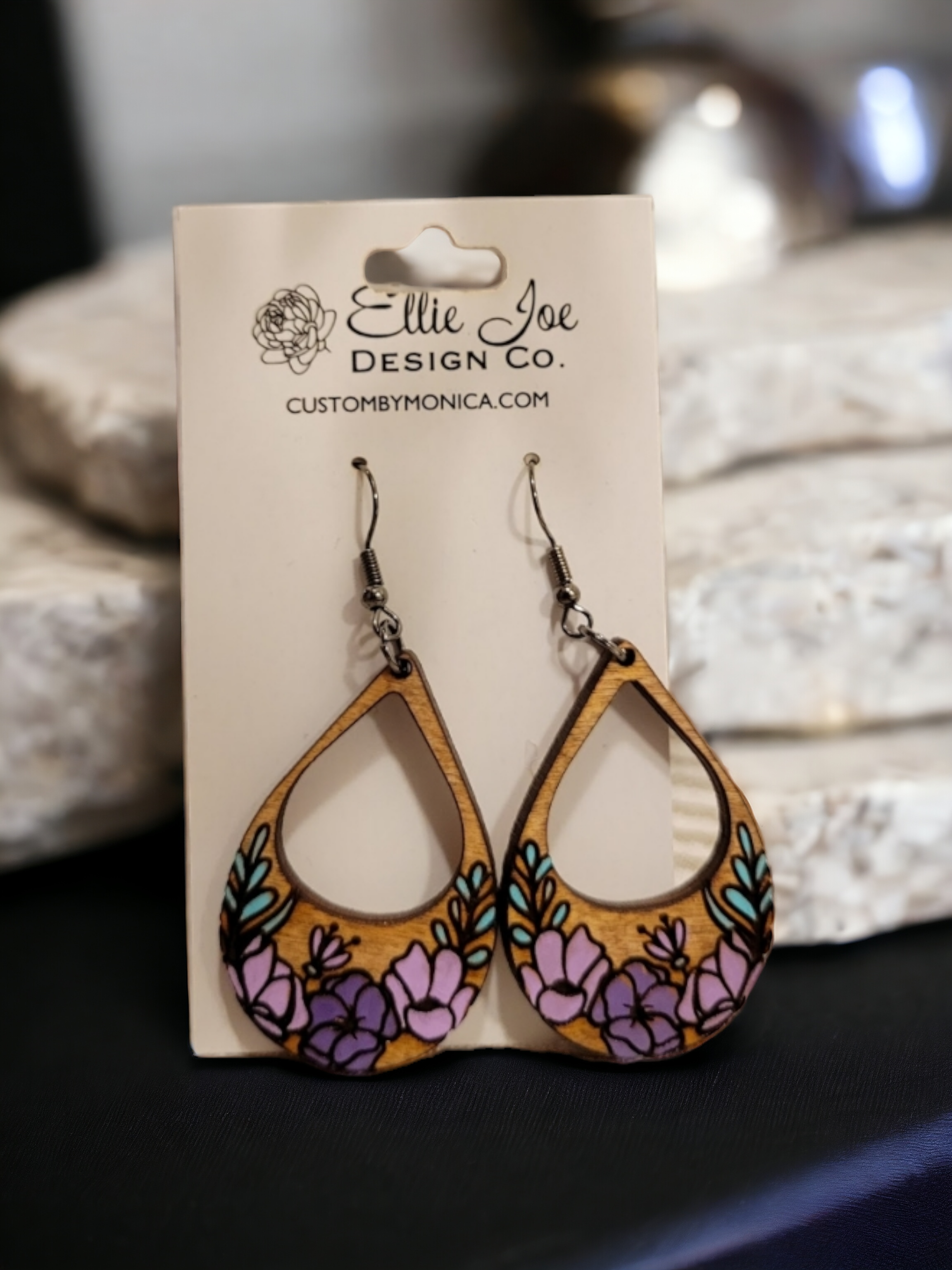 Ellie Joe Design Co – wholesale Dangle earrings – Teardrop Floral Painted Wood Earrings2