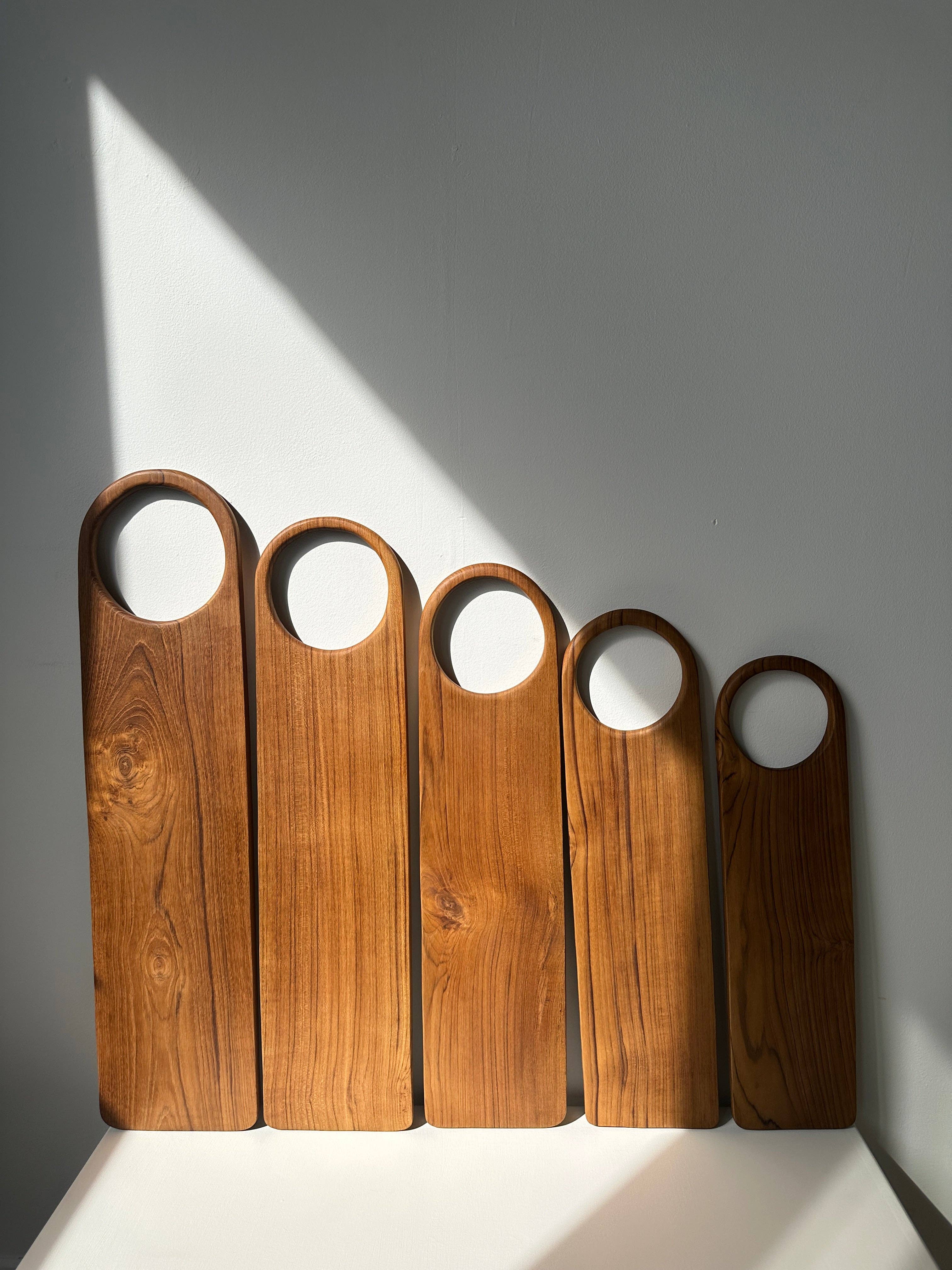 Office Objets - Wholesale Cutting Board - Monoxyle teak cutting or presentation board with handle (T3)10