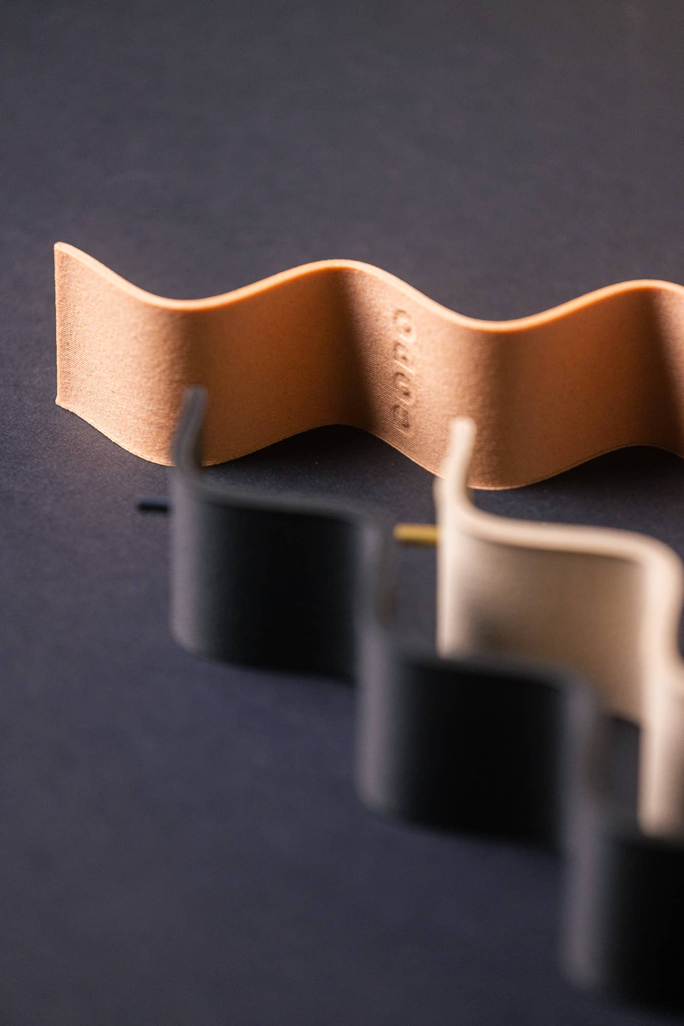 Copo Design – wholesale Rökelsehållare – Rökelsehållare av trä med metallinsats – Curly design3