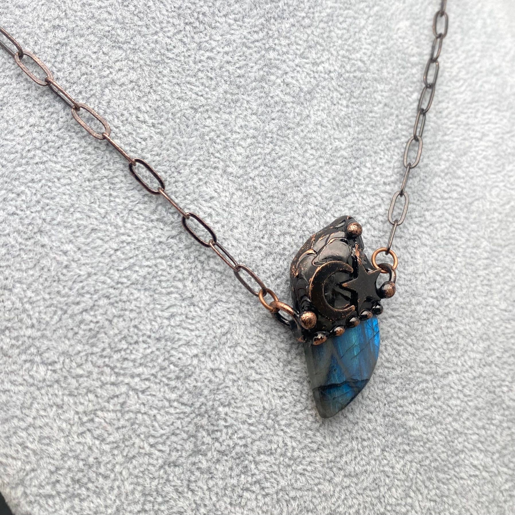 Mio Queena - Wholesale Spiritual Stone/Crystal - Vintage Natural Stone Labradorite Inlaid Star Moon Pendant - CS/MS1