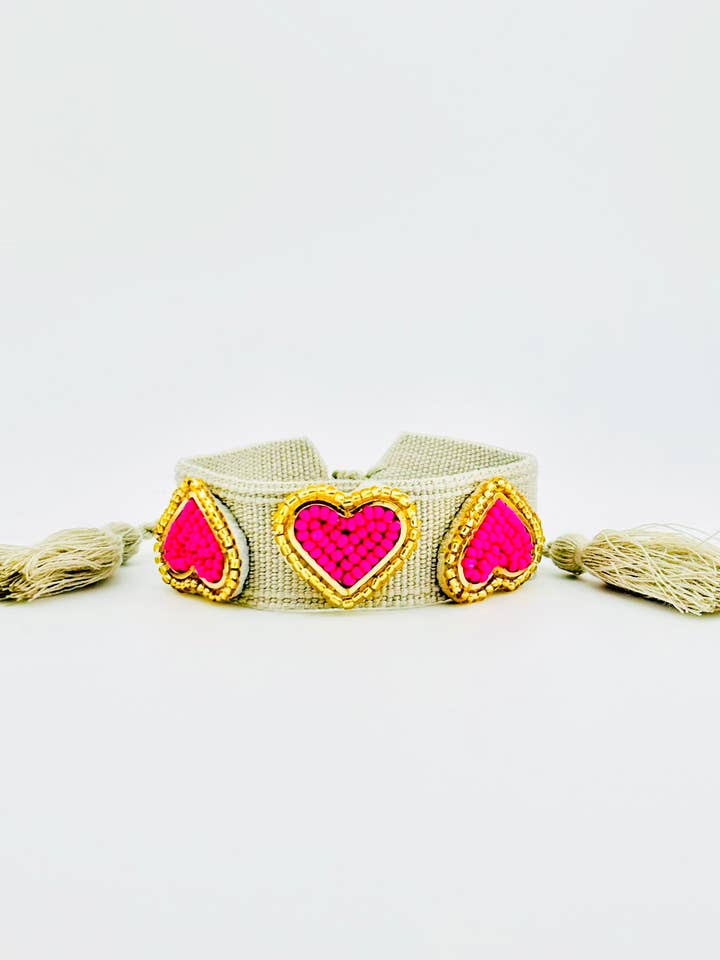 Bracelet ajustable en forme de cœur en perles magenta Kesha pour la vente par Bella Blu Designs