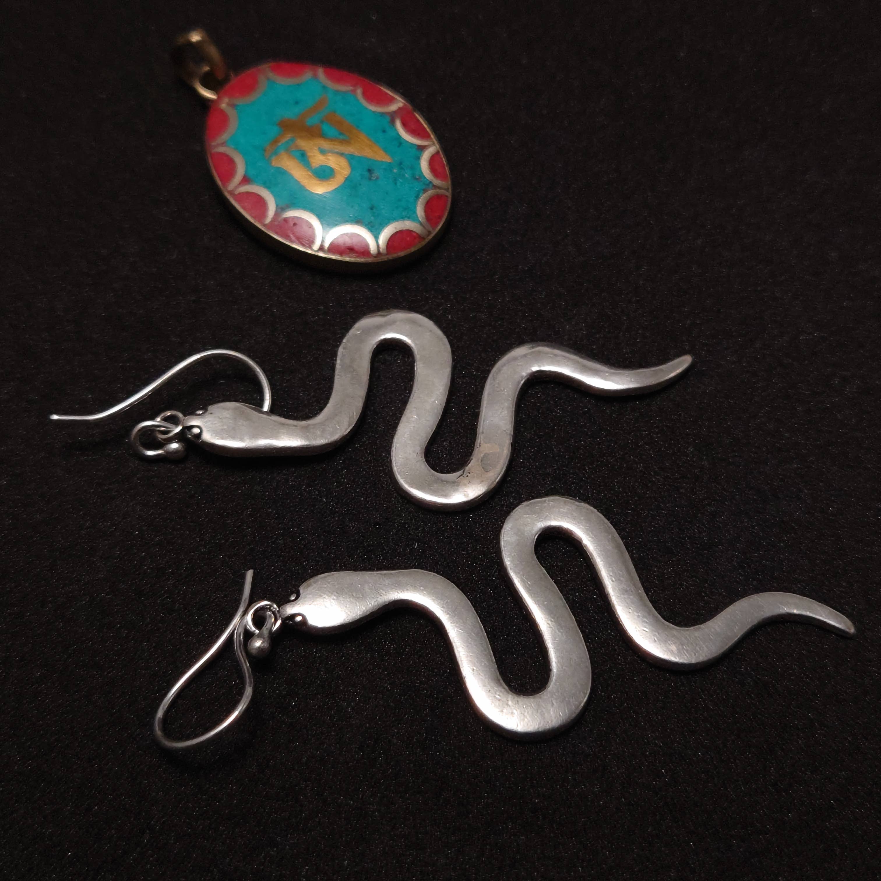 Tenzing Collections - Wholesale Dangle Earrings - Snake Earrings, Golden and Silver4