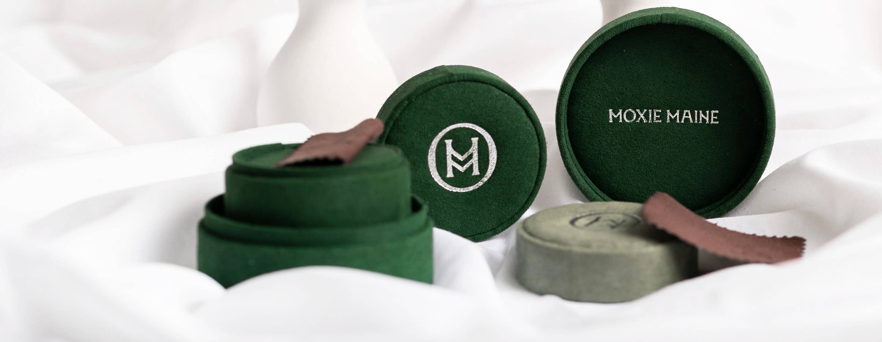 Moxie Maine - Wholesale Pendant/Charm Necklace - 701: Flower Cluster Snake Chain Bolo Necklace 9255