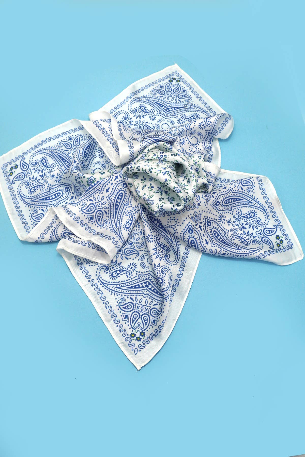 bleu GRAND FOULARD BANDANA À IMPRIMÉ TOILE FLORALE | 40SC676 en vente sur Faire2