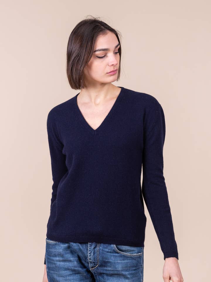 Ren kashmir v-neck sweater for engroshandel hos CV CRISTINA VALENTINI