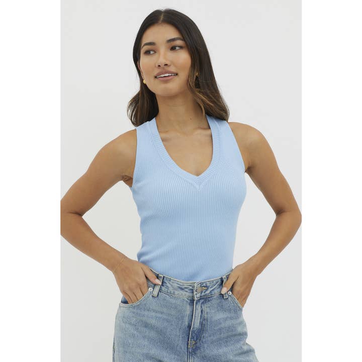 DÉBARDEUR BASIQUE À COL EN V / 30059D pour la vente par One and Only Collective