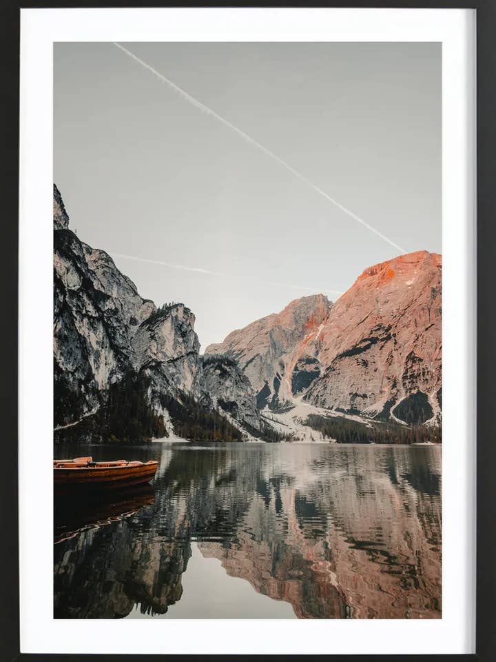 Reflections - Premium Poster gerahmt für den Großhandel von JUNIQE