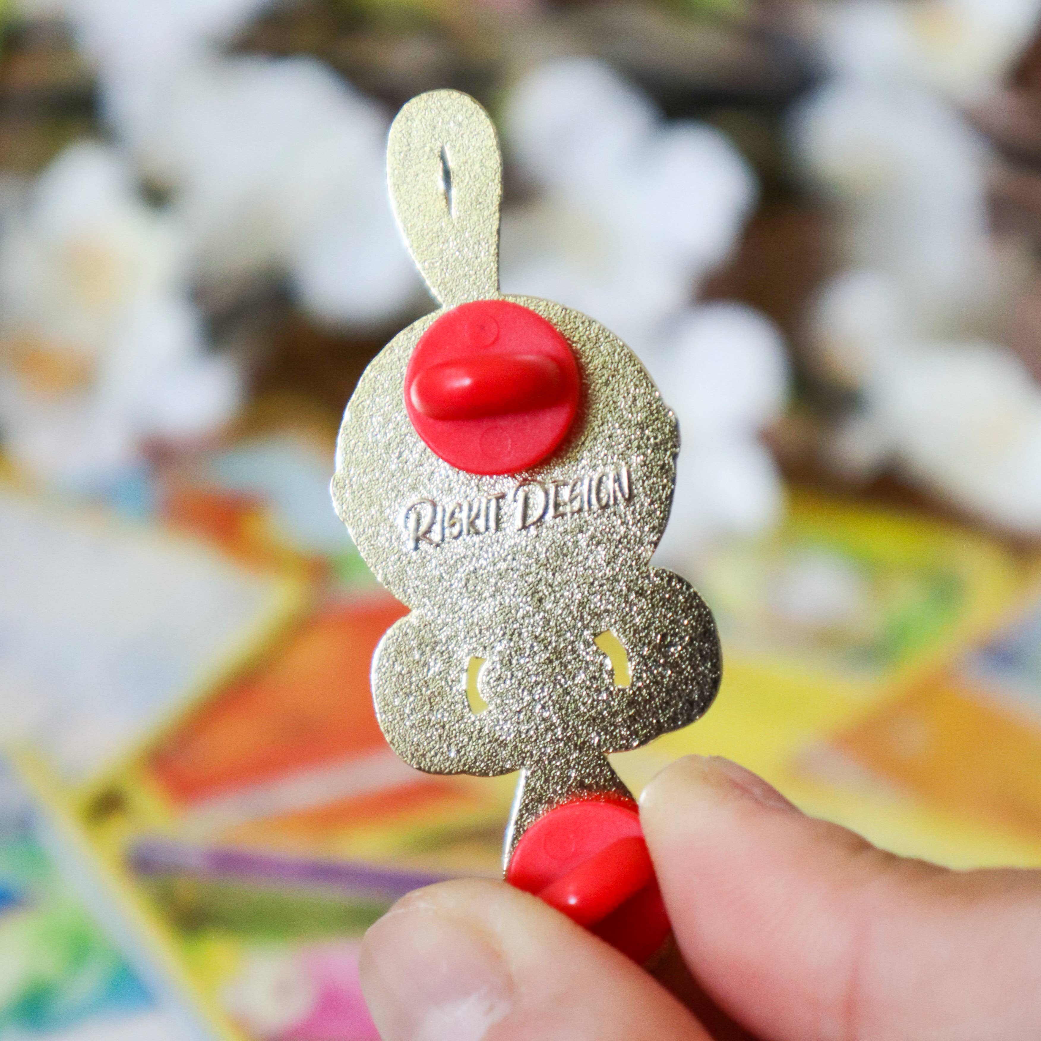 Riskit Design - Vente Épinglettes/boutons - Épinglette en émail Omamori Ball2