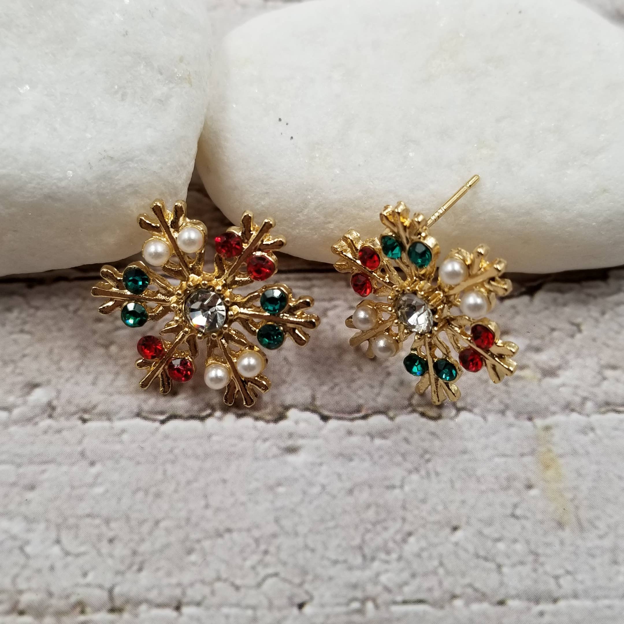 Treasure Wholesale - Wholesale Stud/Post Earrings - Colored Christmas Snowflake Stud1