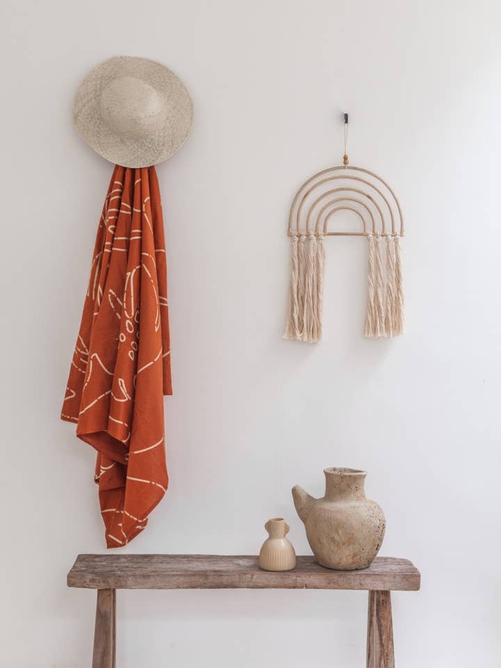 Indah rotan regenboog voor wholesale door Village Thrive