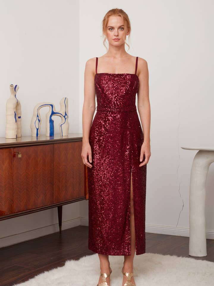 Chloe dieprode cocktailjurk met lovertjes en open achterkant voor wholesale door UNDRESS