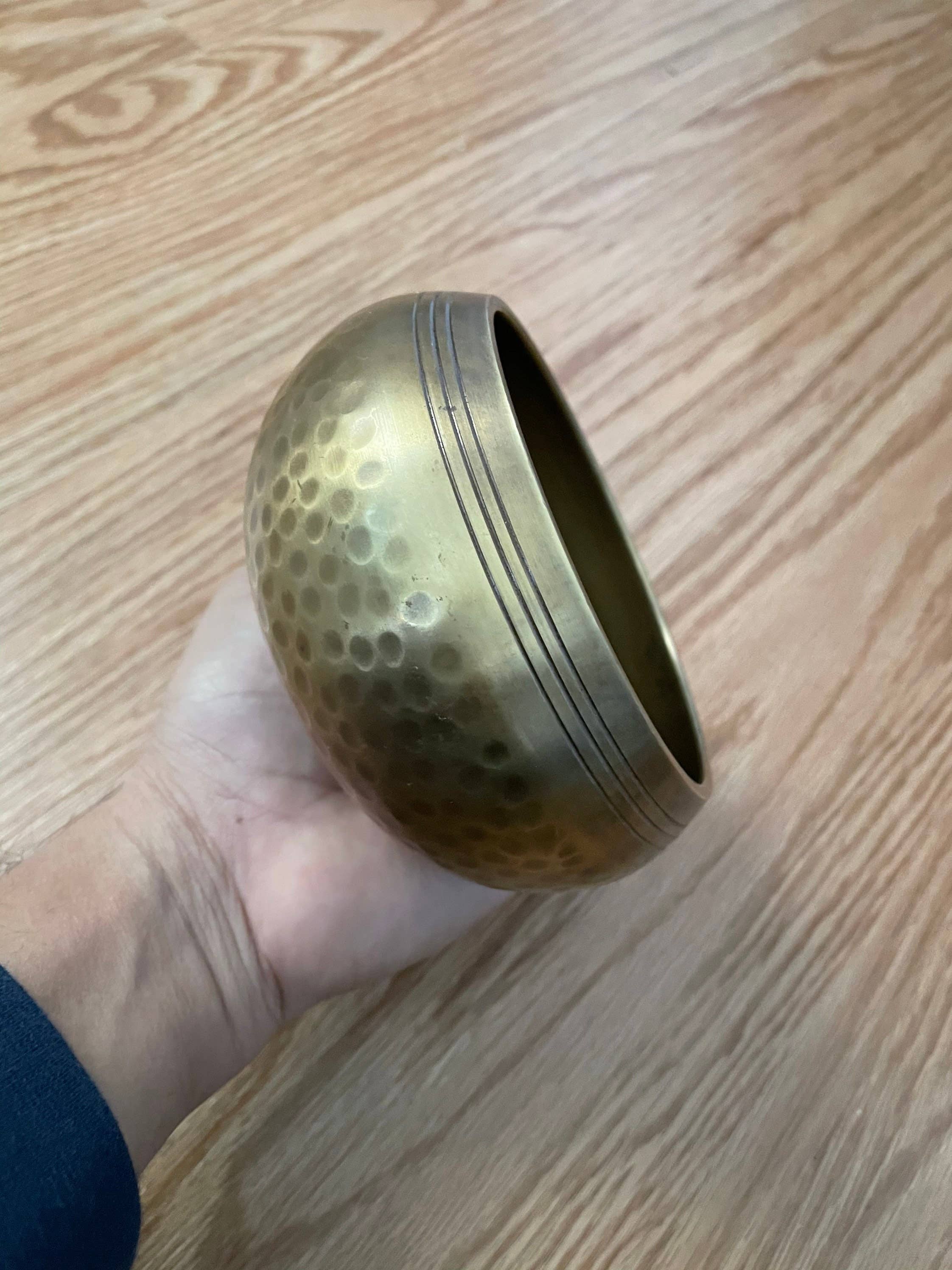 Like International – Großhandel Meditationszubehör – Handgefertigte tibetische Klangschale für Meditation und Yoga, Reisegröße2