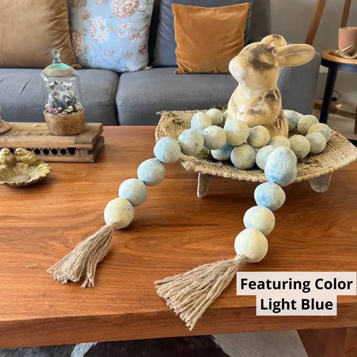 Riesige Girlande aus Lehmperlen mit Quasten für den Großhandel von ClayRoot Artisan Studio