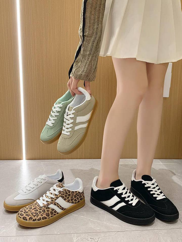 No Doubt Shoes – wholesale Sportsneakers - Dam – SNEAKERS FÖR KVINNOR MED PLATT SPETS MED SIDODETALJER