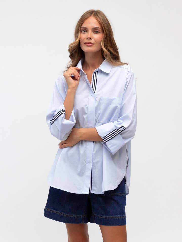 CAMICIA CON BORDO A RIGHE per la vendita all'ingrosso da parte di Global Fashion House