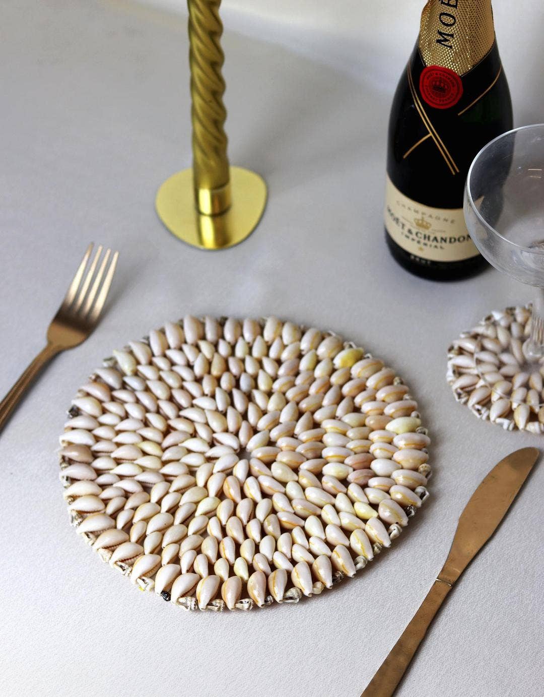 SUN AND DAY – wholesale Placemat – Cowrie Shell Placemat1