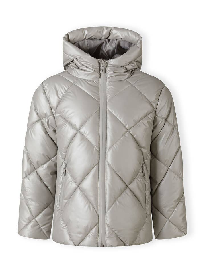 Flickor Lätt glansig vadderad jacka med huva och blixtlåsfickor för wholesale av Minoti sp. z o.o.