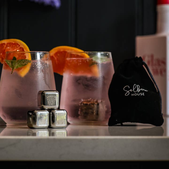 4 cubetti di ghiaccio in acciaio inossidabile - Highland Cow per la vendita all'ingrosso da parte di Selbrae House Ltd