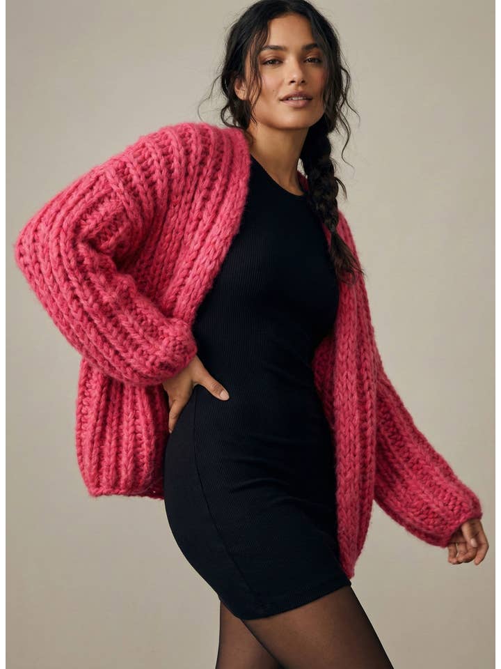 SAACHI - Wholesale Cardigan - Women's - Chunky Oversized Knit Cardigan1