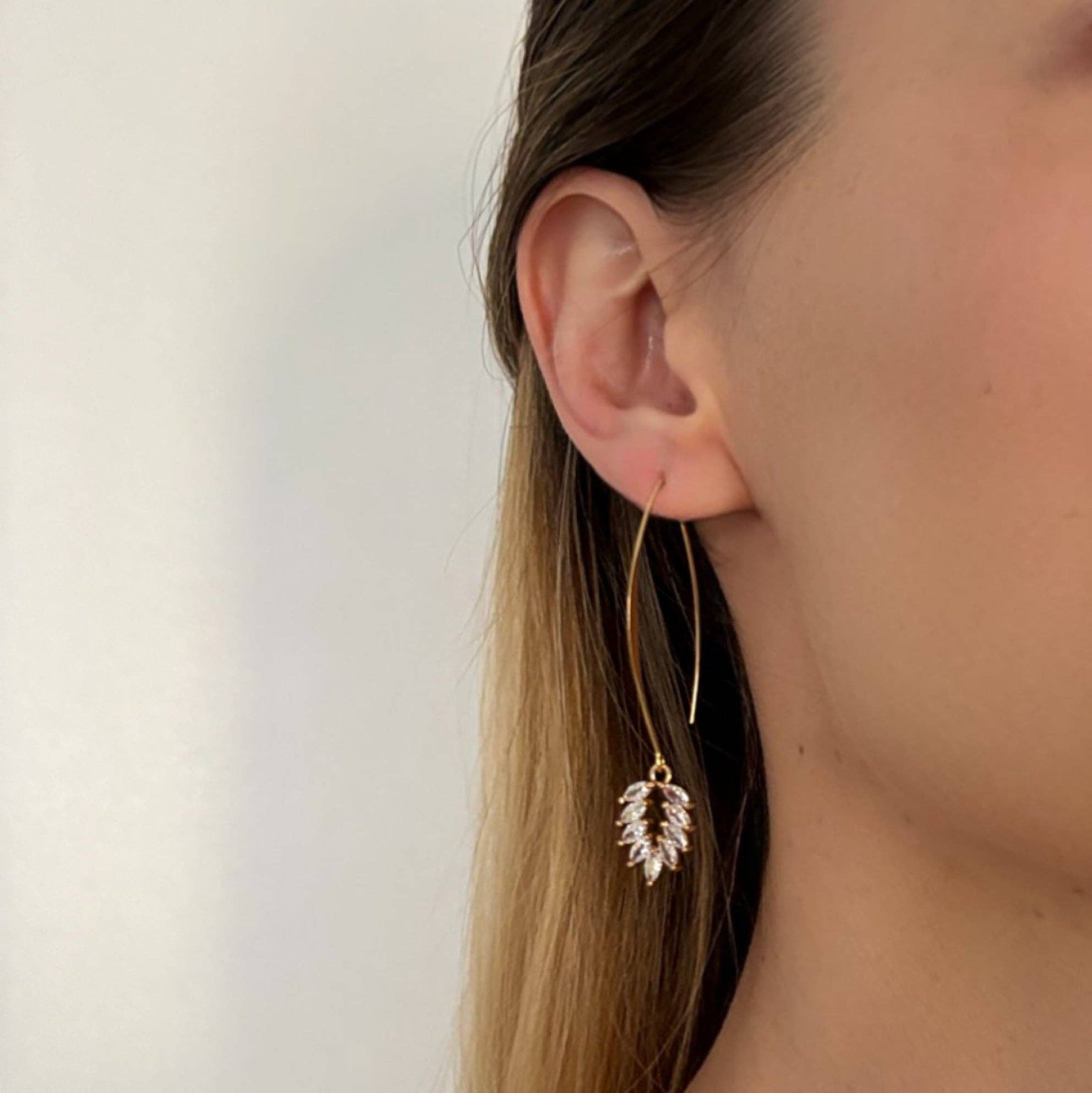 DUESTELLE ITALIA - Wholesale Dangle Earrings - REA - Long Leaf Drop Earrings with Zirconia1