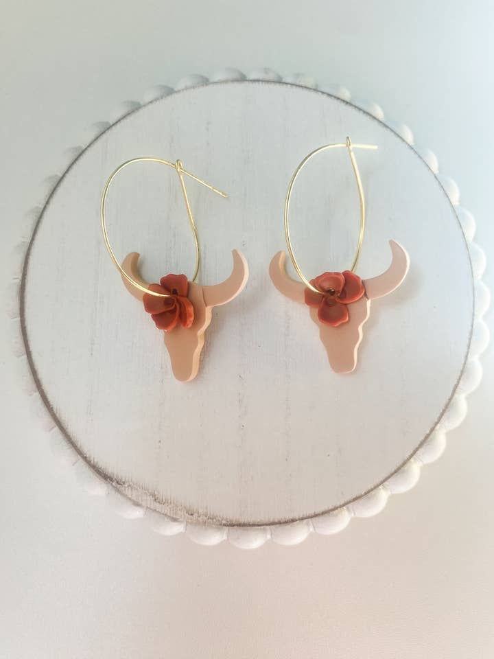 Crâne de longhorn floral pour la vente par Boho + Ivory