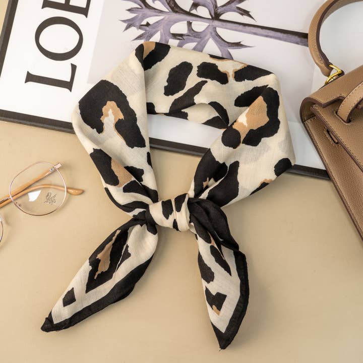 COSMOS - Wholesale Scarf - Women's - Chic Urban Elegance Leopard Scarf 70x702
