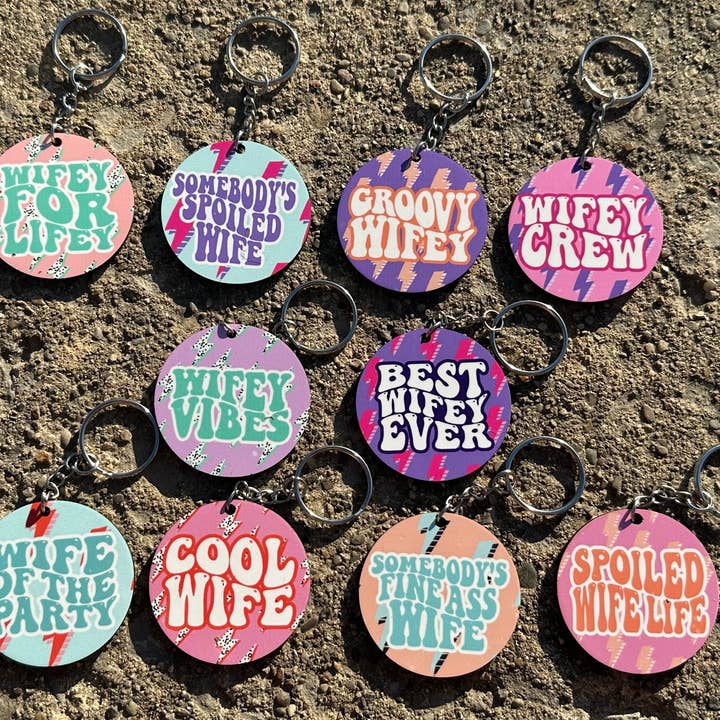 Ensemble de porte-clés Wifey (10) pour la vente par Evie Rose