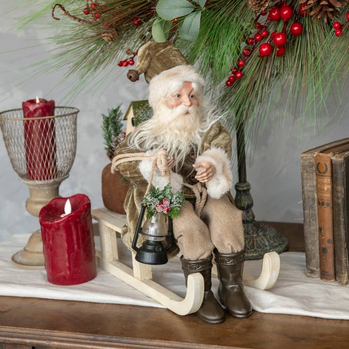 JULEMAND PÅ SLÆDE MED OLIVENGRØN FRACKE for engroshandel hos Ragon House