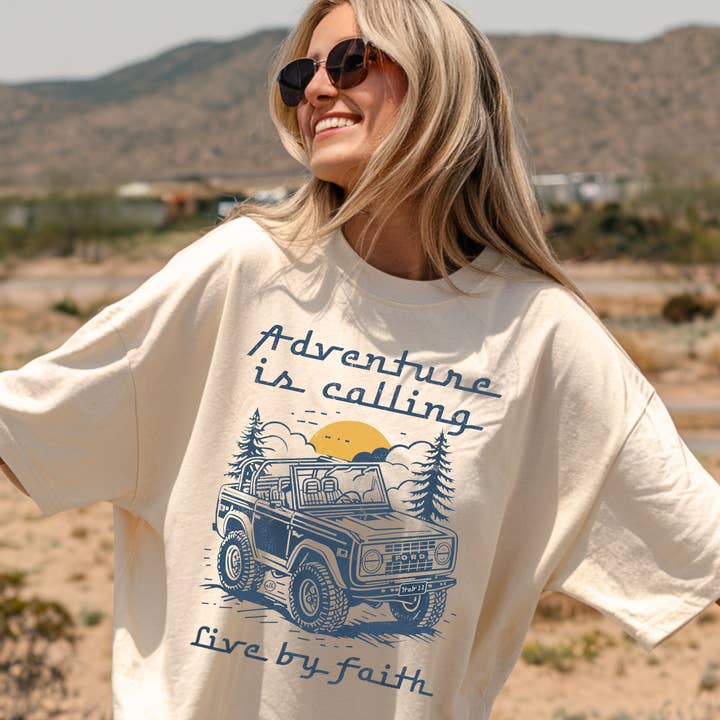 Bronco Adventure sta chiamando Maglietta Vivi con Fede per la vendita all'ingrosso da parte di Never Lose Hope Designs