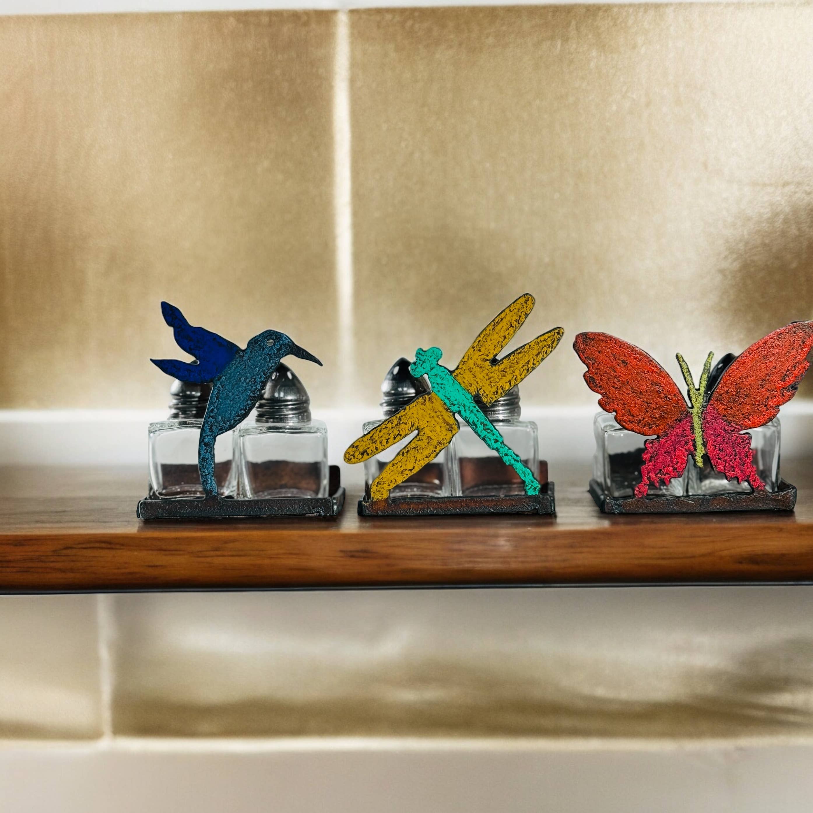 Whimsies – Großhandel Salz- & Pfefferstreuer-Set – Libellen-Schmetterlingsküche mit Kolibri, Salz und Pfeffer2