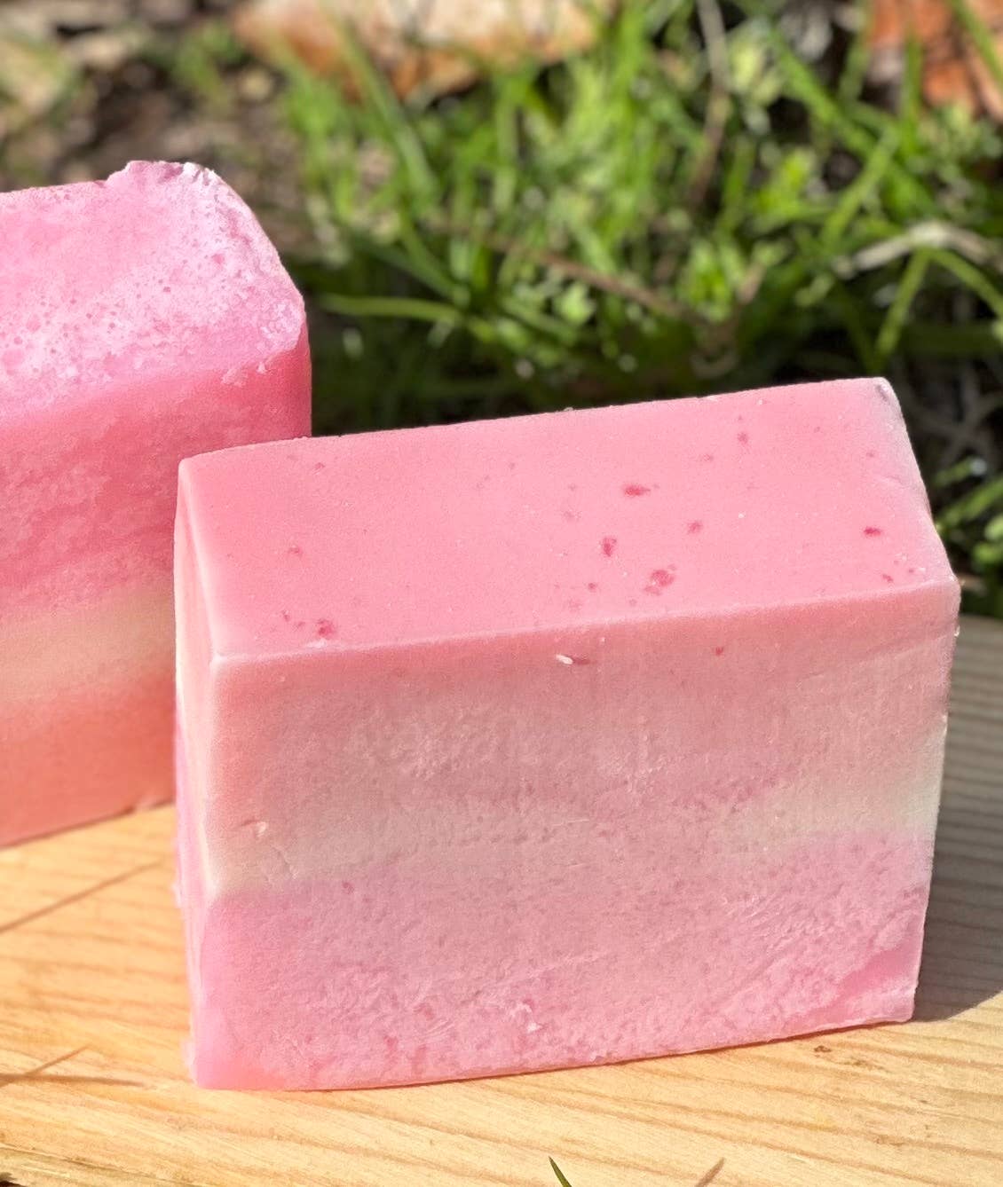 The Golden Yoni - Venta al por mayor Pastilla de jabón - Barra Yoni de fresa y crema conocida como «The Kitty’s Milk»1