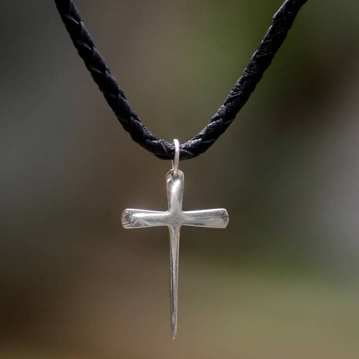 Collier croix en argent sterling pour hommes Holy Sacrifice pour la vente par NOVICA