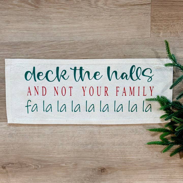 PANNELLO delle vacanze: Inverno, Natale, Filo di luci, Casale, Rosso, Verde; ADDOBBA LE SALE per la vendita all'ingrosso da parte di PillowPanels