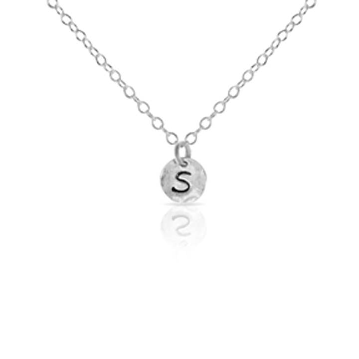 Mini zilveren Initial Disc ketting voor wholesale door Hot Spice Jewelry