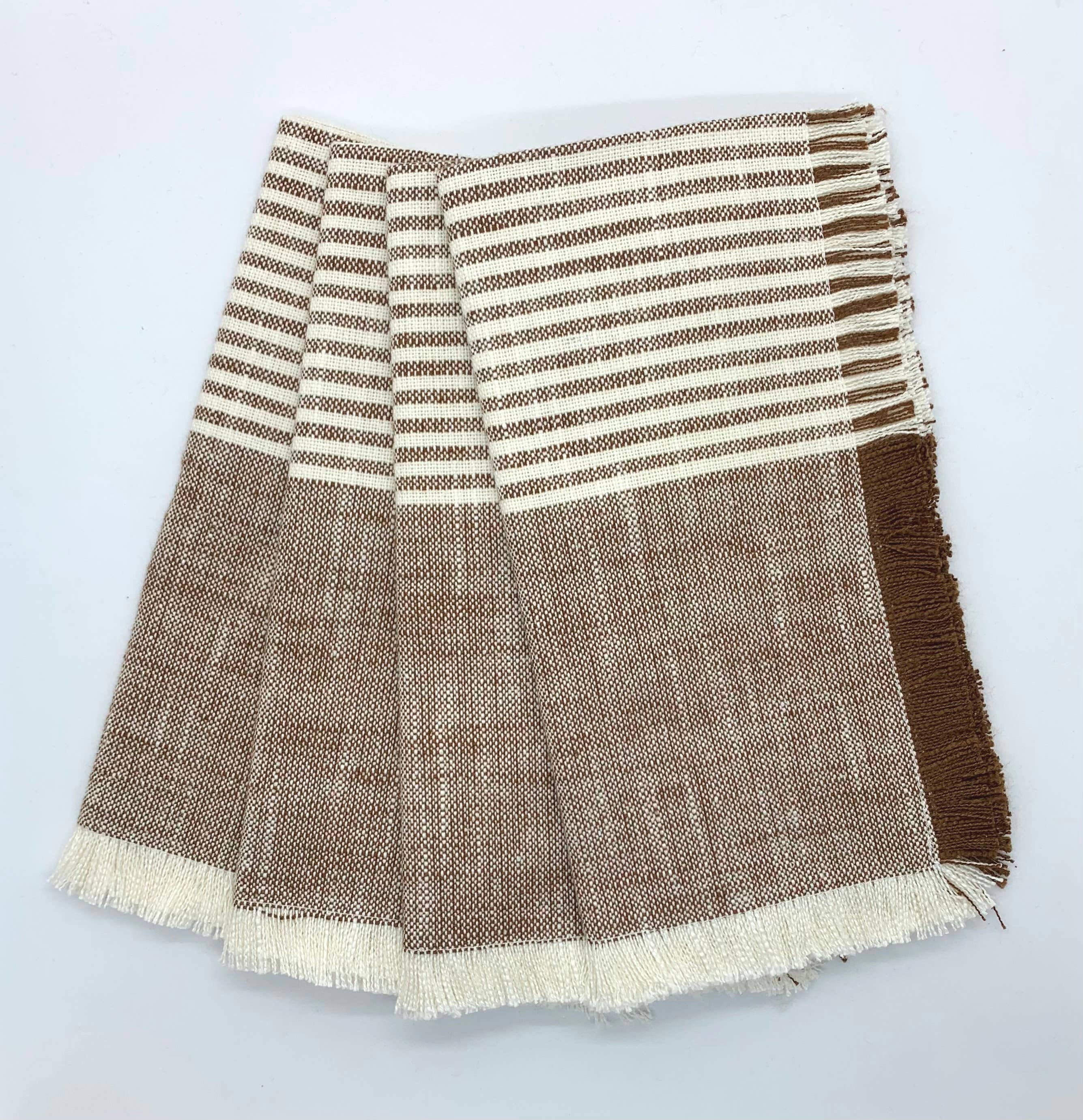 Rich Home Linens - Vente Serviettes de table en tissu - Serviettes à rayures en coton - Ensemble de 4 serviettes de 18 po carrés 6